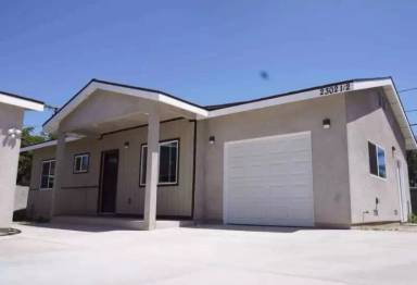 Main picture of 2330 W La Verne Ave