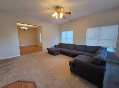 Main picture of 801 Everett St