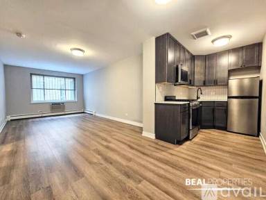 Main picture of 528 W Oakdale Ave