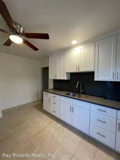 Main picture of 1321 E Phillips St