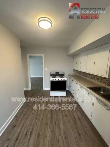 Main picture of 8020 W Becher St