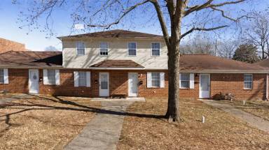 Main picture of 208 College St