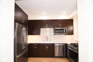 Main picture of 571 Moss St