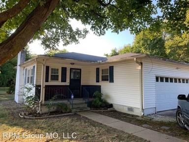 Main picture of 2421 E Blaine St