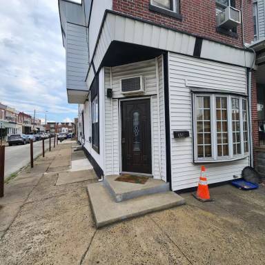 Main picture of 4441 Richmond St