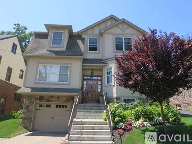 Main picture of 94 N Franklin St