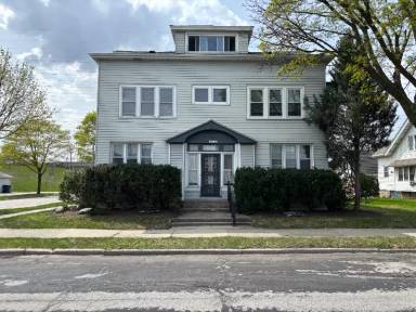 Main picture of 6403 W Fairview Ave