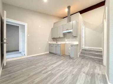 Main picture of 1414 E 61st St