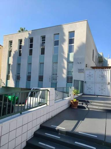 Main picture of 1517 S Sherbourne Dr