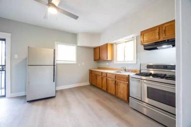 Main picture of 2362 E 76th St