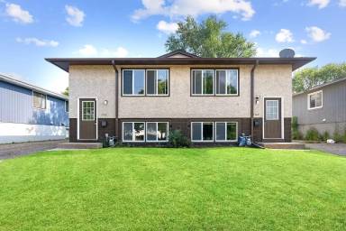 Main picture of 1366 Taylor Ave W