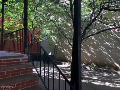 Main picture of 100 Clinton St