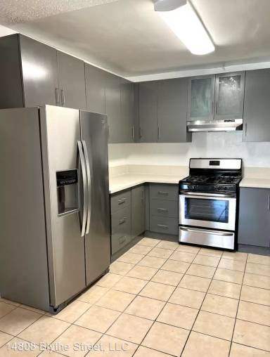 Main picture of 14808 Blythe St