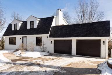 Main picture of 10 Zachary Ln N