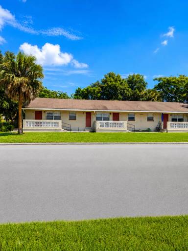 Main picture of 2075 Howell Branch Rd