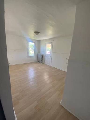 Main picture of 15 W High St