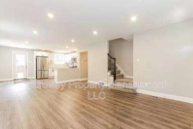Main picture of 350 Larchwood Rd
