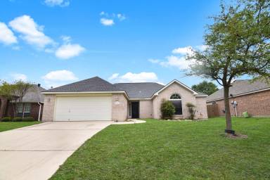 Main picture of 1022 Neuberry Cliffe