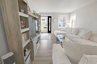 Main picture of 35 Brook Cir