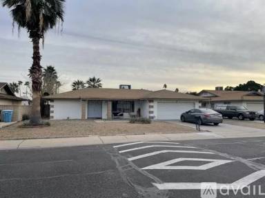 Main picture of 3019 W Myrtle Ave