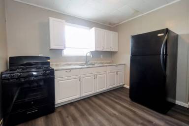 Main picture of 3932 Main St