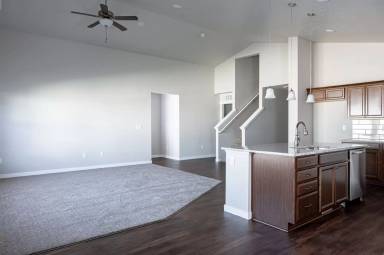 Main picture of 677 E Taper St