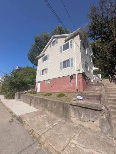 Main picture of 2404 S 18th St