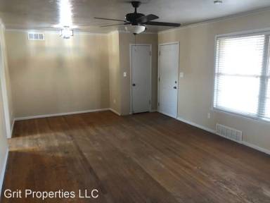 Main picture of 212 Tullahoma Dr