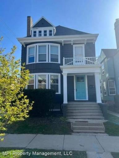 Main picture of 1545 E Irving Pl