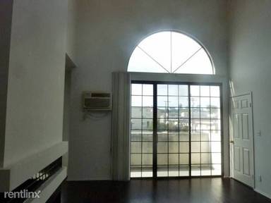 Main picture of 3648 Motor Ave