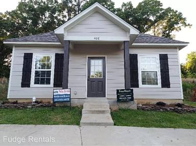 Main picture of 402 Shady Park Cv