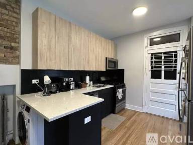 Main picture of 4011 N Lowell Ave