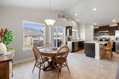 Main picture of 5052 N Elmstone Ave