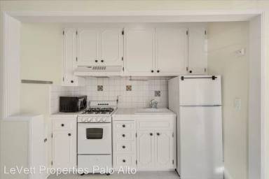 Main picture of 931 Waverley St