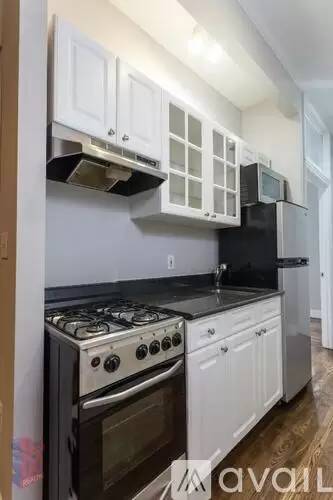 Main picture of 336 E 18th St