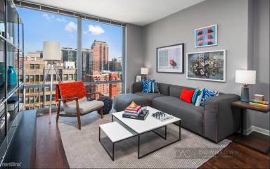 Main picture of 626-30 S Clark St
