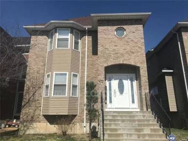 Main picture of 4121 Washington Blvd