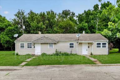 Main picture of 4922 Farrington Ave