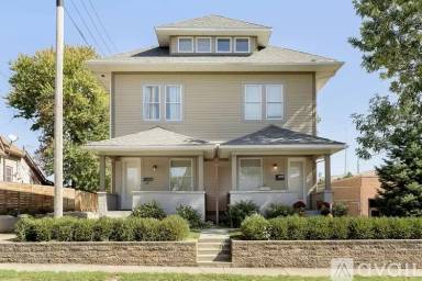 Main picture of 125 N Highland Ave