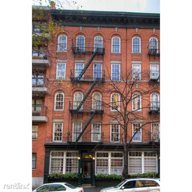 Main picture of 310 E 92nd St