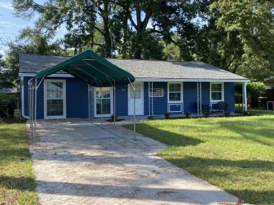 Main picture of 19 Sidney Dr