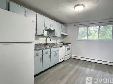 Main picture of 8 Woodcrest Ct