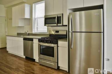 Main picture of 2438 N Ashland Ave