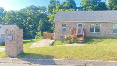 Main picture of 1240 Jessica Loop