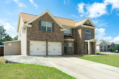 Main picture of 2624 Leland Dr