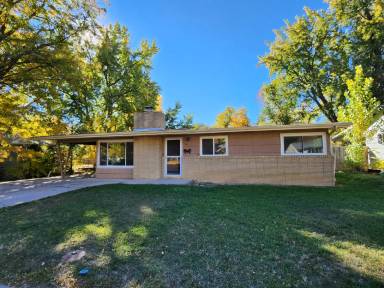 Main picture of 1609 Crestmore Pl