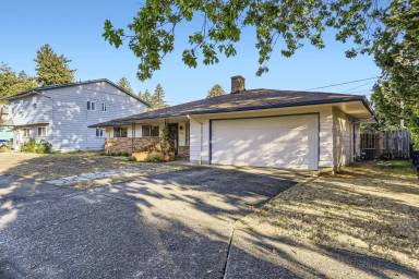 Main picture of 13621 SE Harrison Ct