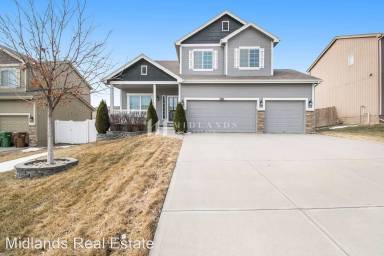 Main picture of 14200 S 18th St