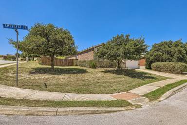 Main picture of 2618 Amethyst Dr