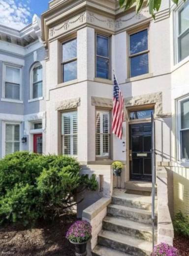 Main picture of 320 G St NE